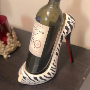 Wine bottle holder